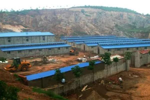 肉驴养殖场的建设方法，需要分生活区、管理区、生产区等