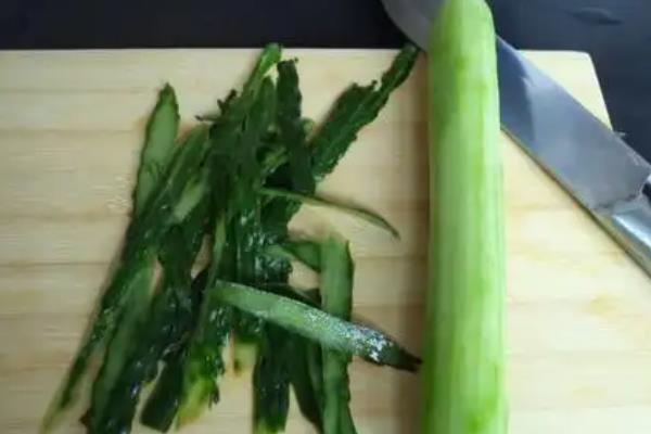 蔬菜错施农药如何解救，可喷淋清水