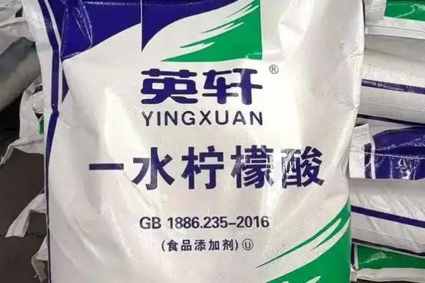 如何人工喂养小猪，前7天饲喂奶粉之后改喂教槽料