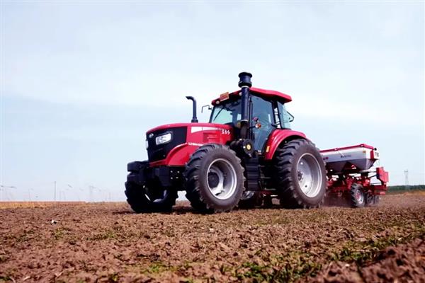 拖拉机冬季收车要注意什么,收车后要把冷却水放出来避免结冻