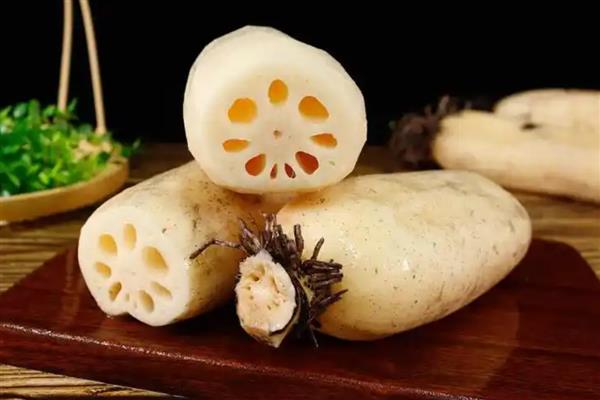 莲藕的挑选方法,新鲜莲藕带有泥土清香