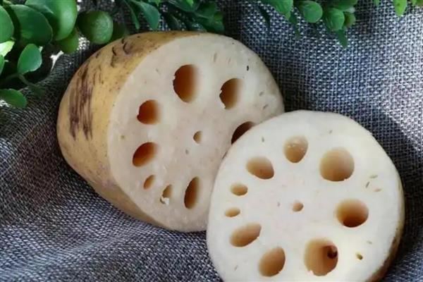 莲藕的挑选方法,新鲜莲藕带有泥土清香