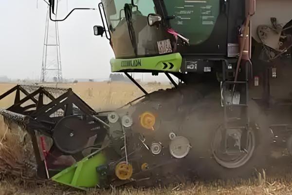 谷王玉米收割机的特点,发动机动力十足具有不错的可靠性