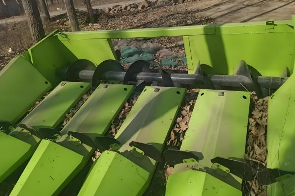 谷王玉米收割机的特点,发动机动力十足具有不错的可靠性