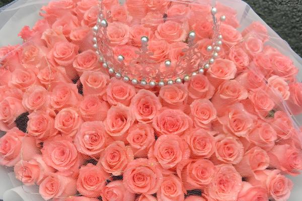 16支红玫瑰的寓意，代表爱慕之情