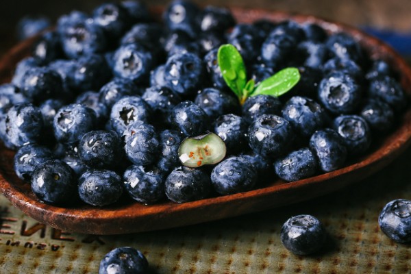 一天吃了多少蓝莓合适，60-80g左右为佳