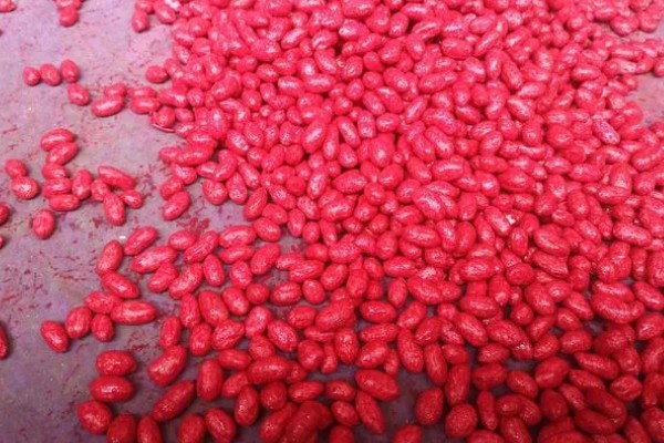 连作花生怎么防治病虫害,选择合适的农药制剂来防治