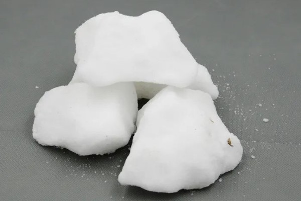 樟脑和樟油是什么植物提炼的，是香樟树的提取物