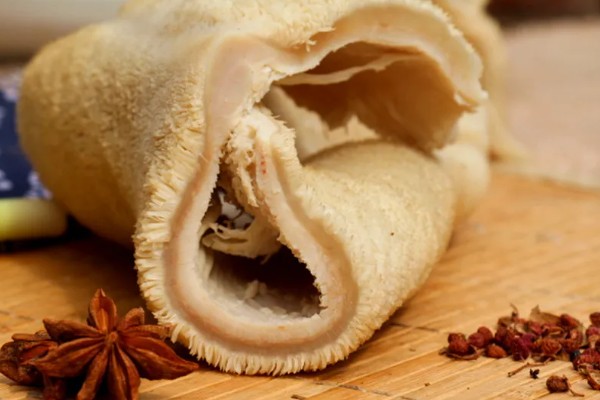 牛有几个胃，有瘤胃、网胃、瓣胃和皱胃