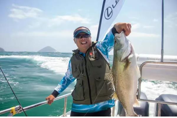 怎么垂钓海鲈鱼，可采取手竿钓法、抛竿钓法、路亚钓法