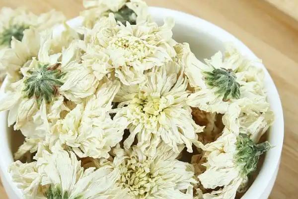 菊花的品种，常见的有千头菊、百日菊等