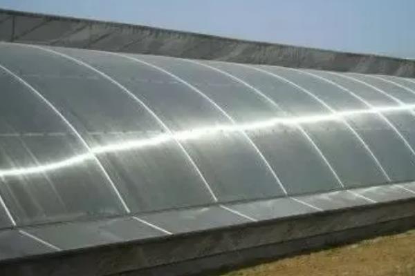 蔬菜温室大棚怎么增温，在棚内搭建中棚或在拱棚上加覆保温材料