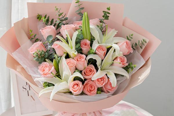 百合搭配玫瑰有什么含义，代表美好、纯洁爱情、永远相爱