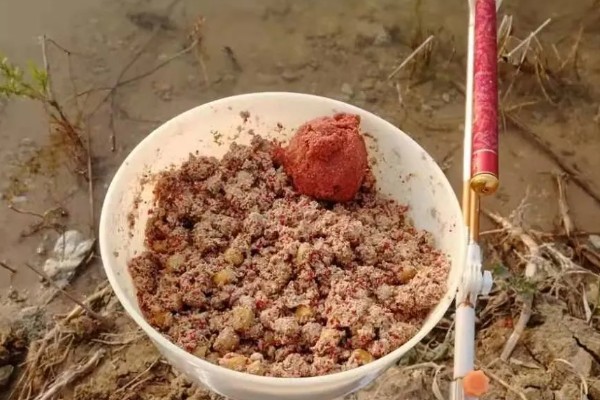 黄尾鱼吃不吃玉米，垂钓时可使用玉米粒等自然饵