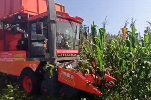 玉米收获机的使用注意事项，试运转前要仔细检查