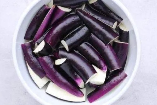 茄子怎么做，可以清炒也可以做蒜泥的