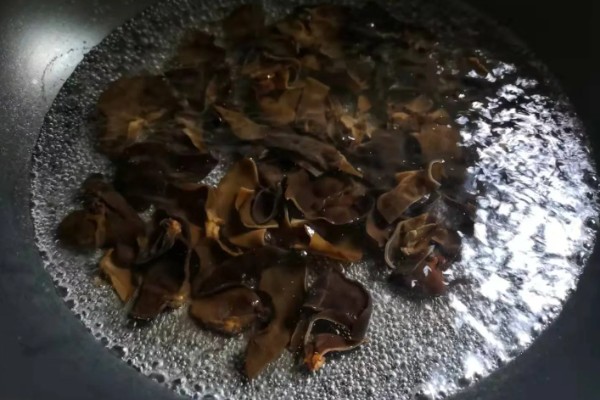 黑木耳怎么做才好吃，以下三种烹制方式可制作美食