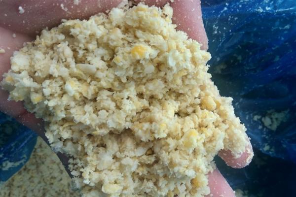 雏鹅有哪些饲料配方，原料有碎米、米糠等