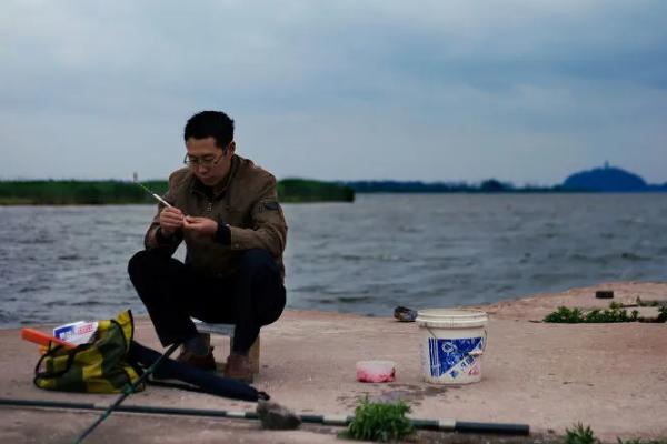 什么时间段适合钓鱼，春秋季节以早上7-11点、下午3-6点为宜