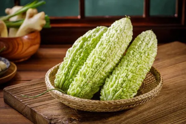 赖葡萄和苦瓜有什么区别，外形和颜色均不同