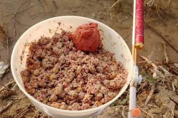 夏天野钓鲫鱼用什么浮漂，可以用孔雀翎的浮漂
