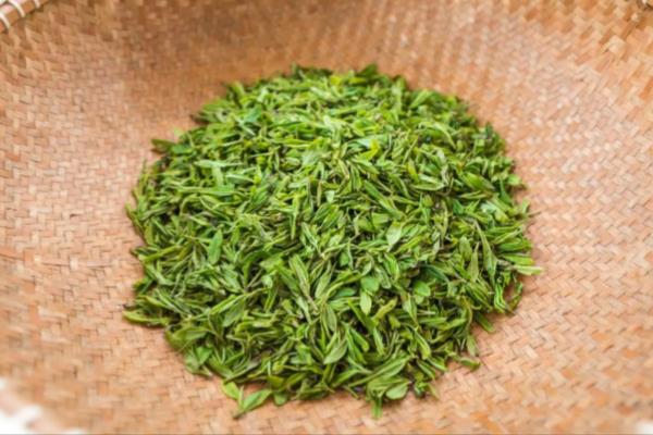 江西省崇义县的特产，有崇义南酸枣糕、龙归茶等