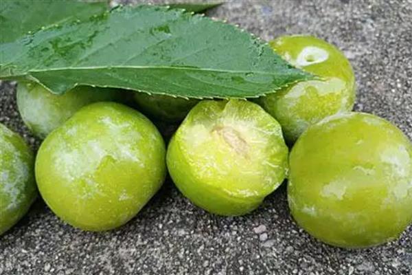 夏天的应季水果推荐，有草莓、桃子等