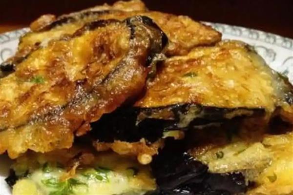 河北任丘市的特产，有红心鸭蛋、火烧夹驴肉等