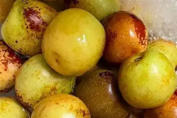 河北任丘市的特产，有红心鸭蛋、火烧夹驴肉等