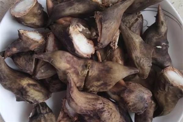 河北任丘市的特产，有红心鸭蛋、火烧夹驴肉等