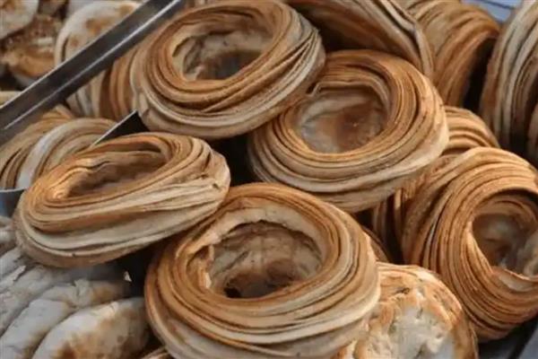 河北任丘市的特产，有红心鸭蛋、火烧夹驴肉等