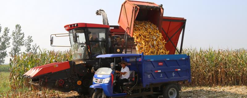 玉米收割机怎么使用，机器运转时不能排除故障