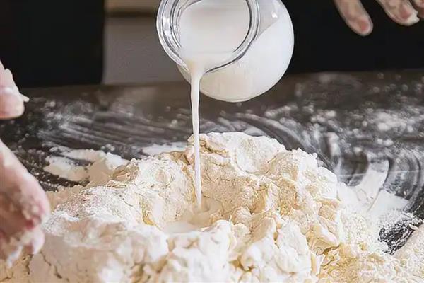 面粉如何发酵，先要和面