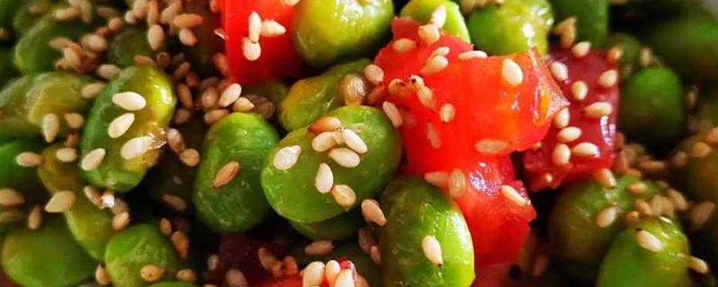 毛豆怎么炒西红柿，翻炒后盖上盖子闷15分钟