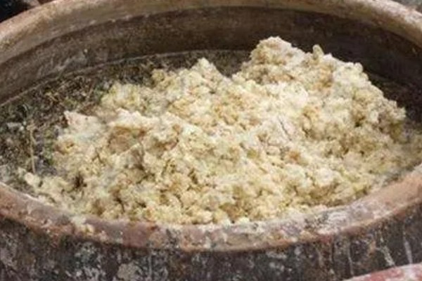 怎么用豆腐渣饲喂母羊，与精料和粗料搭配饲喂才能提供全面的营养