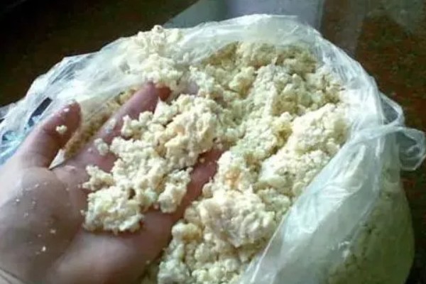 怎么用豆腐渣饲喂母羊，与精料和粗料搭配饲喂才能提供全面的营养