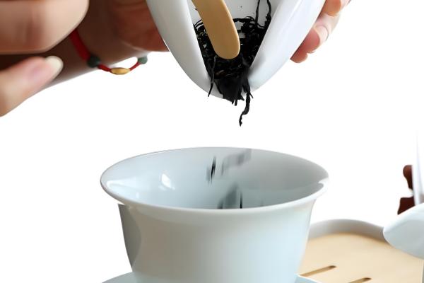 红茶如何冲泡，水温宜维持在90-100℃