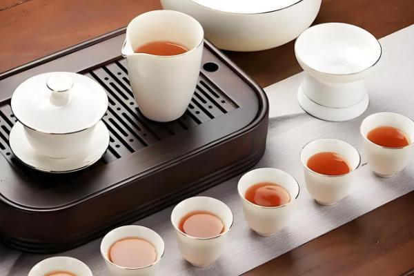 红茶如何冲泡，水温宜维持在90-100℃