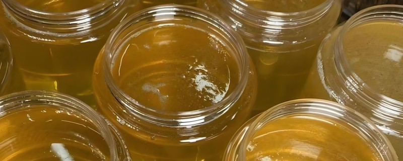 椴树蜜和百花蜜的区别，定义和蜜源均不同