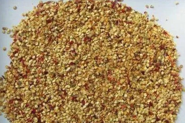 甜椒种子的催芽方法,洗净消毒后用清水浸种6-8小时