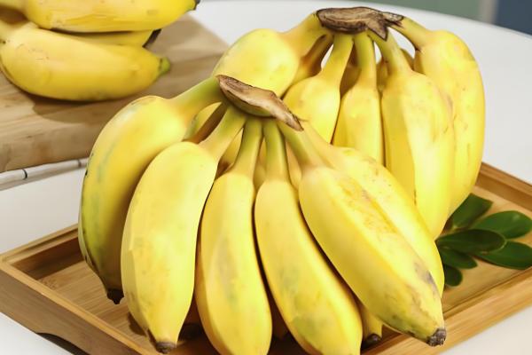 芭蕉和香蕉有什么区别，外形、颜色、味道都不同
