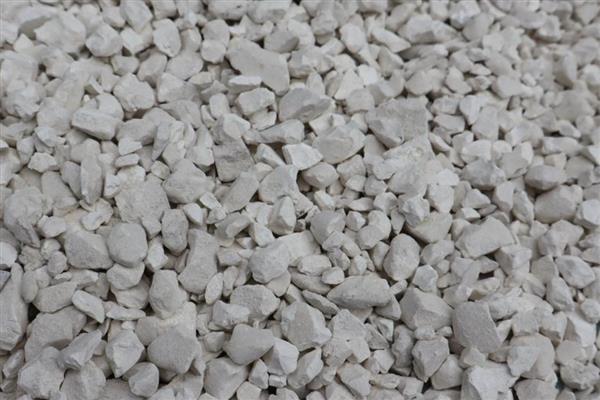 哪些药物可以杀蜗牛，四聚乙醛、速灭·硫酸铜等药物都有良好的防效