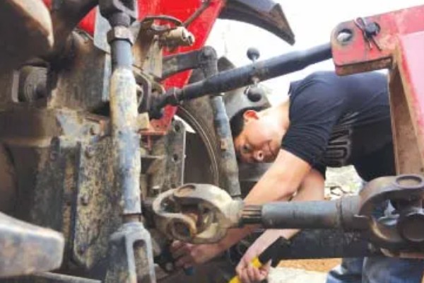 修农机怎么拆卸螺钉,用喷灯加热后再迅速拧下