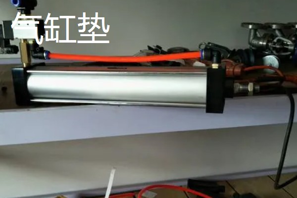 修农机怎么拆卸螺钉,用喷灯加热后再迅速拧下