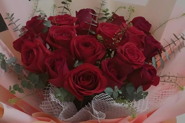 十九朵玫瑰花的花语，具有忍耐与期待、爱的最高点等含义