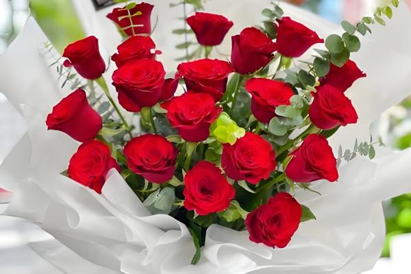 十九朵玫瑰花的花语，具有忍耐与期待、爱的最高点等含义