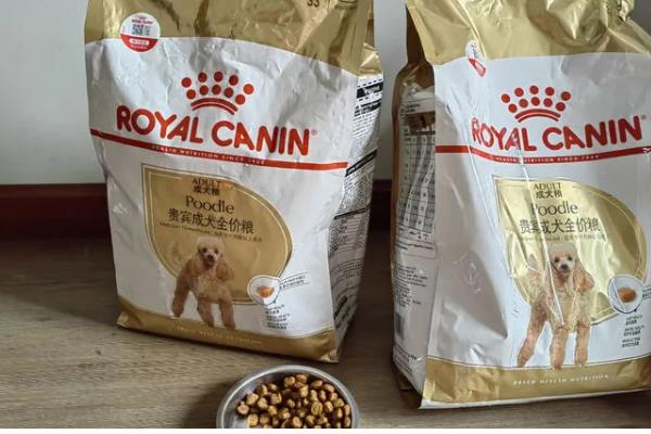 皇家狗粮真假鉴别方法，包装上面的字体会加粗