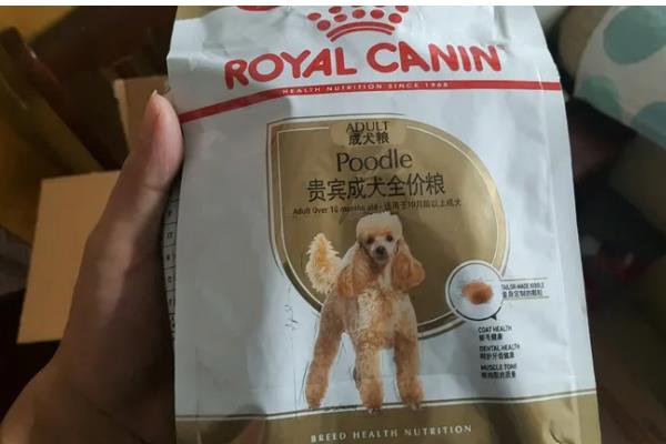 皇家狗粮真假鉴别方法，包装上面的字体会加粗