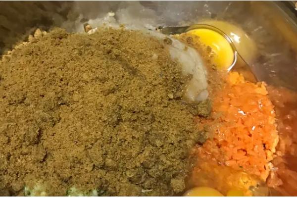 皇家狗粮真假鉴别方法，包装上面的字体会加粗