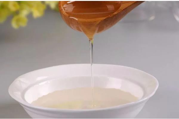 椴树蜜和百花蜜的区别，定义和蜜源均不同